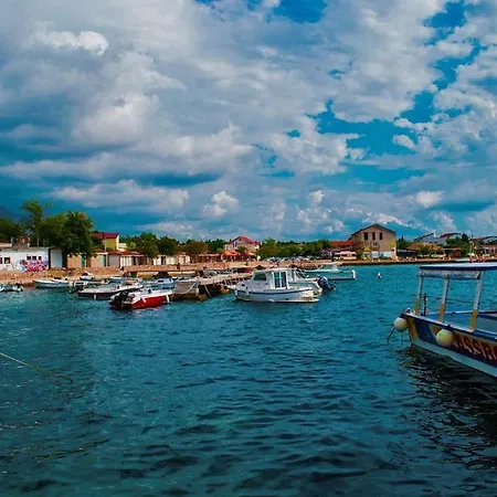 In Starigrad-paklenica 6861 *