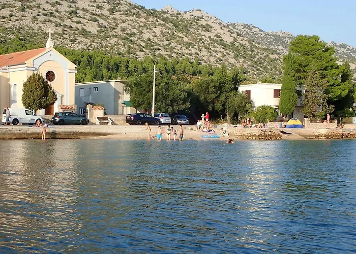 In Starigrad-paklenica 6861 Starigrad Paklenica