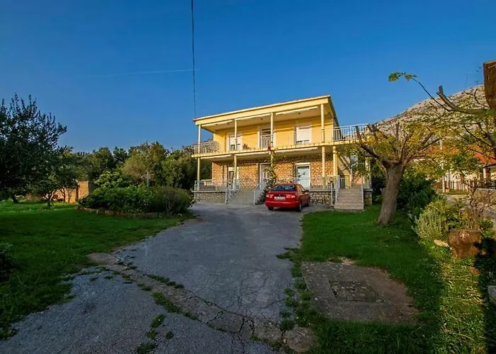 In Starigrad-paklenica 6861 Appartamento *