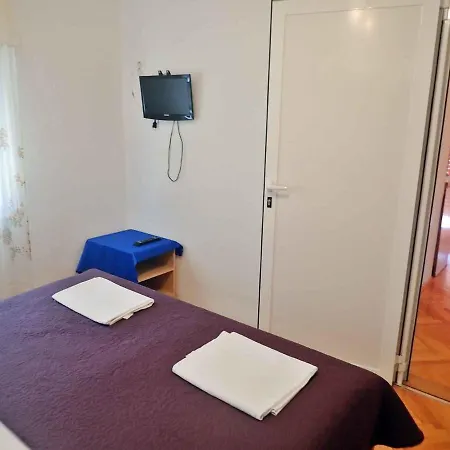 Apartment In Starigrad-paklenica 6861