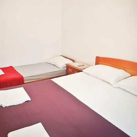 In Starigrad-paklenica 6861 *