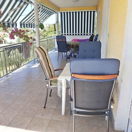 Apartment In Starigrad-paklenica 6861