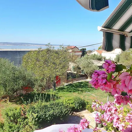 In Starigrad-paklenica 6861 Apartment *