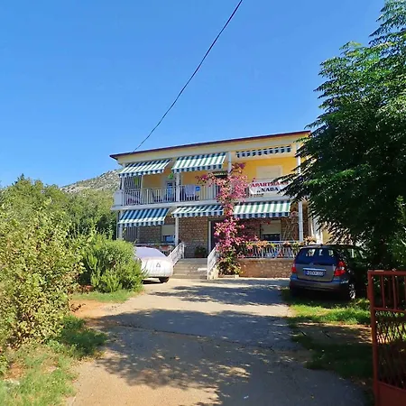 In Starigrad-paklenica 6861 Apartamento