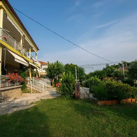 In Starigrad-paklenica 6861 Apartment