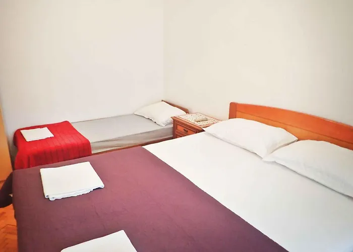 In Starigrad-paklenica 6861 *