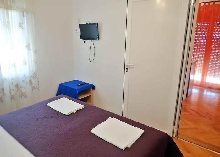 In Starigrad-paklenica 6861 Apartamento