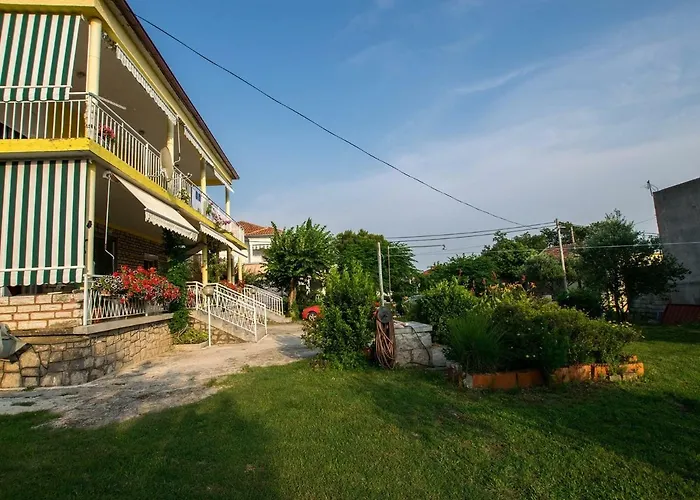 In Starigrad-paklenica 6861 Apartamento